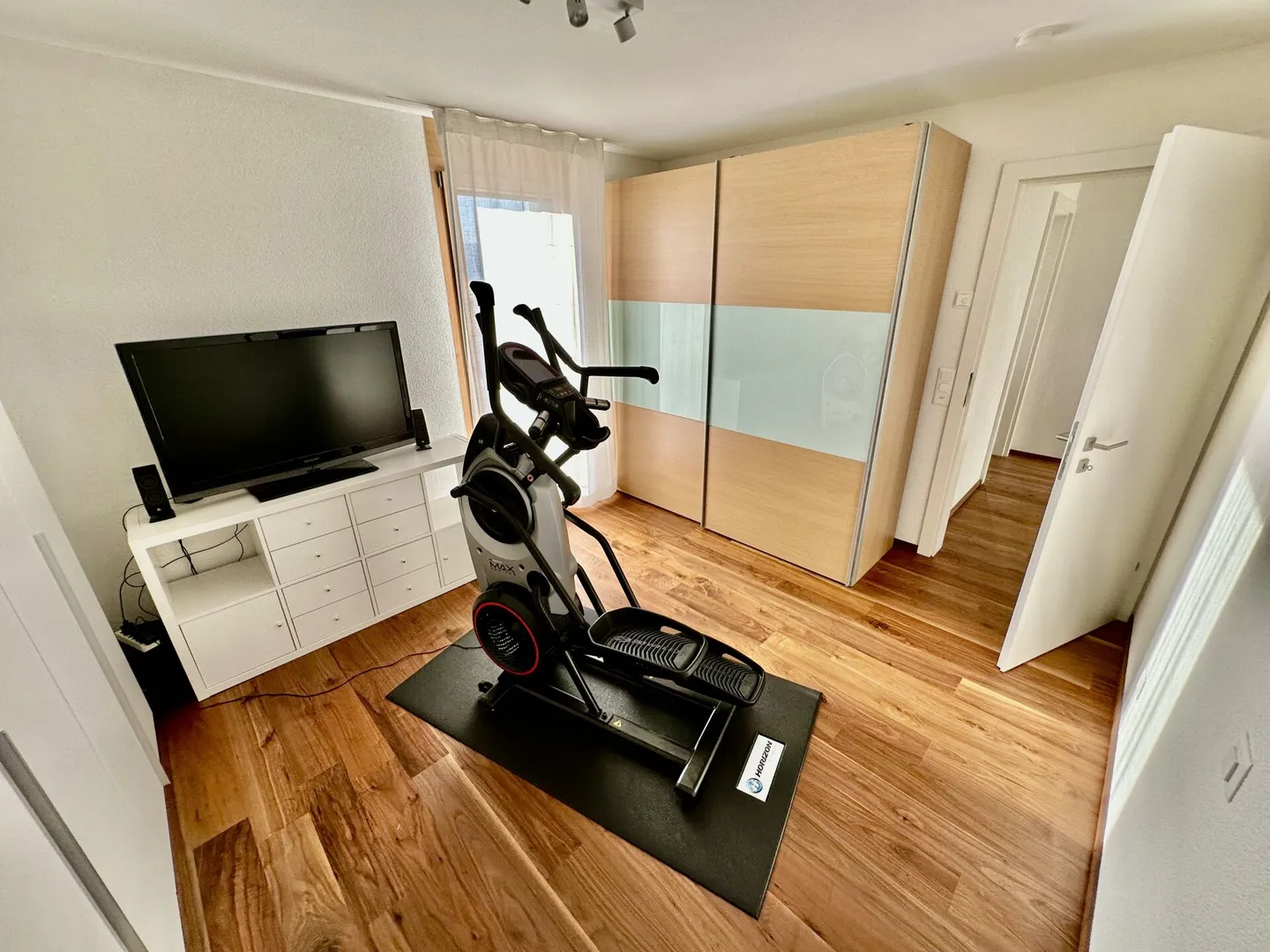 Stilvolle 5.5-Zimmer-Attikawohnung mit Weitsicht in bester Lage in der Steueroase - Foto 11 von 23