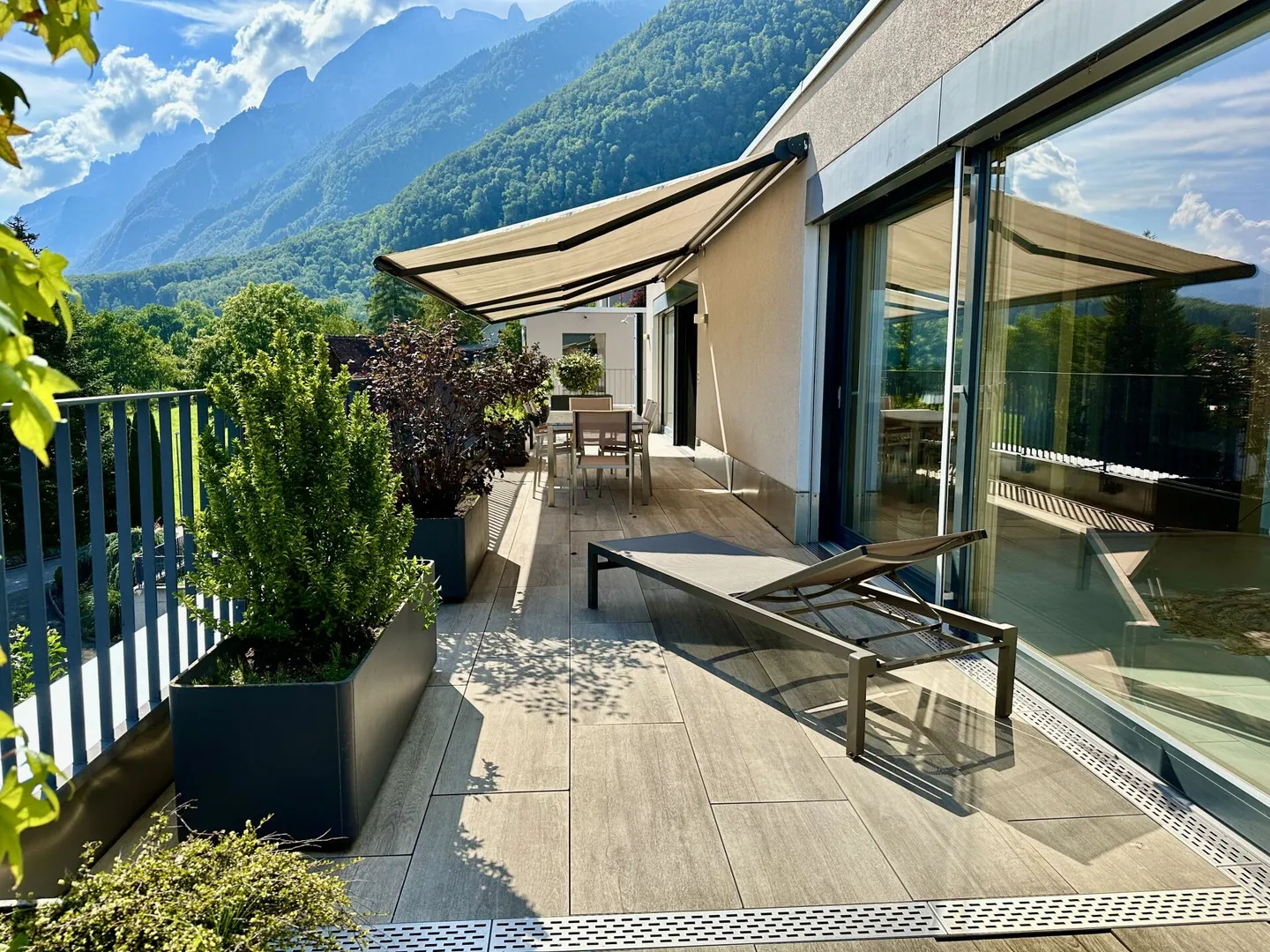 Stilvolle 5.5-Zimmer-Attikawohnung mit Weitsicht in bester Lage in der Steueroase - Foto 15 von 23