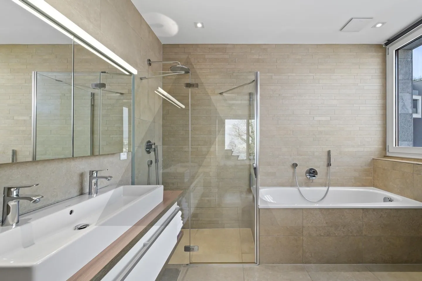 APPARTEMENT MEUBLÉ MODERNE AVEC SERVICES HÔTELIERS 5 ÉTOILES - Photo 12 sur 13