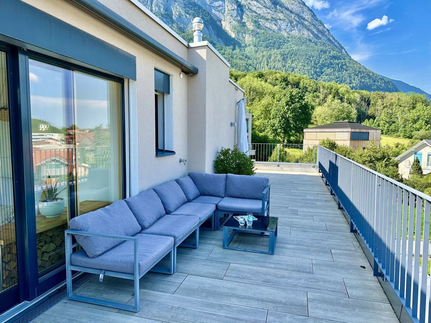 Stilvolle 5.5-Zimmer-Attikawohnung mit Weitsicht in bester Lage in der Steueroase - Foto 16 von 23