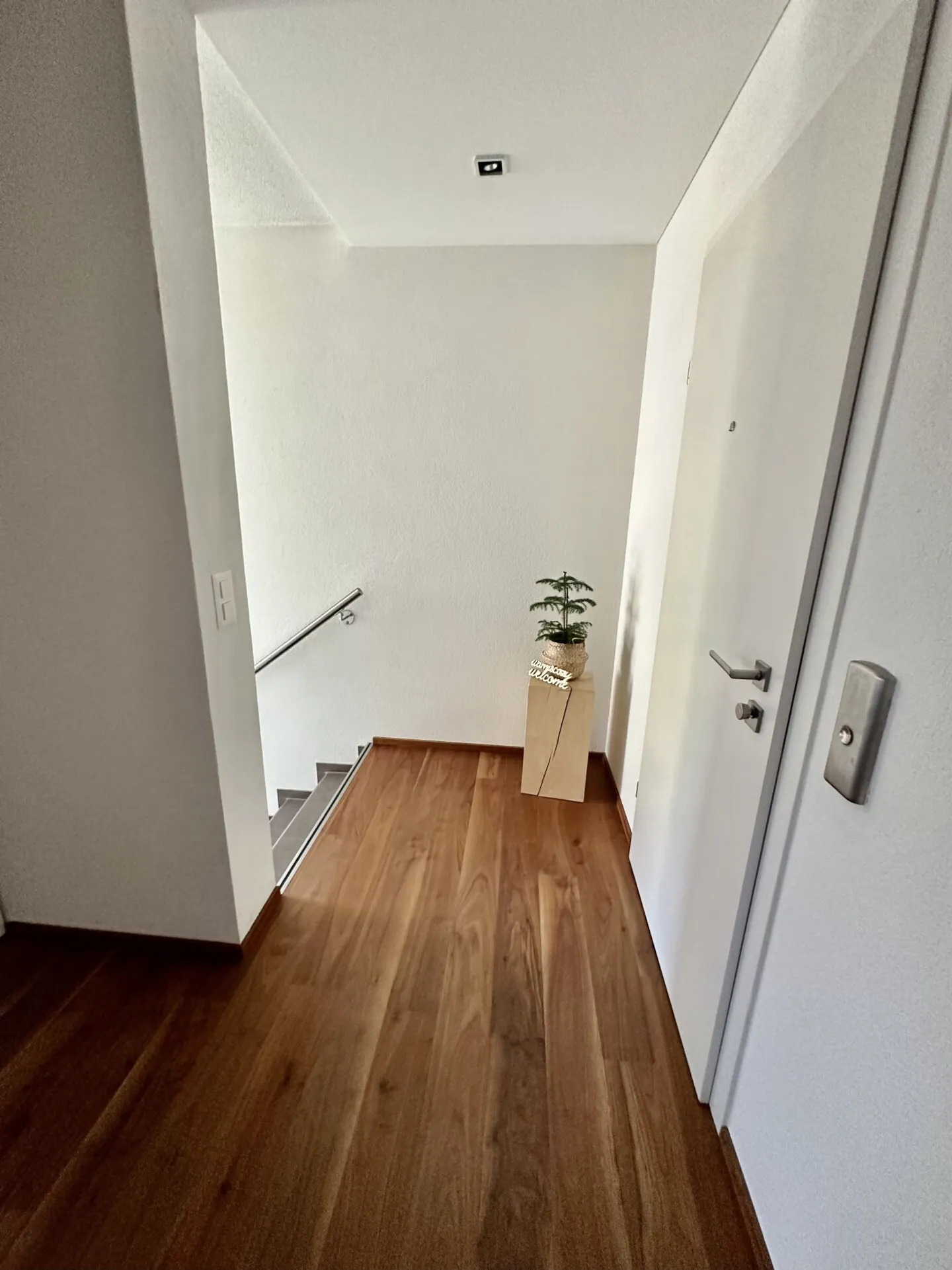 Stilvolle 5.5-Zimmer-Attikawohnung mit Weitsicht in bester Lage in der Steueroase - Foto 20 von 23