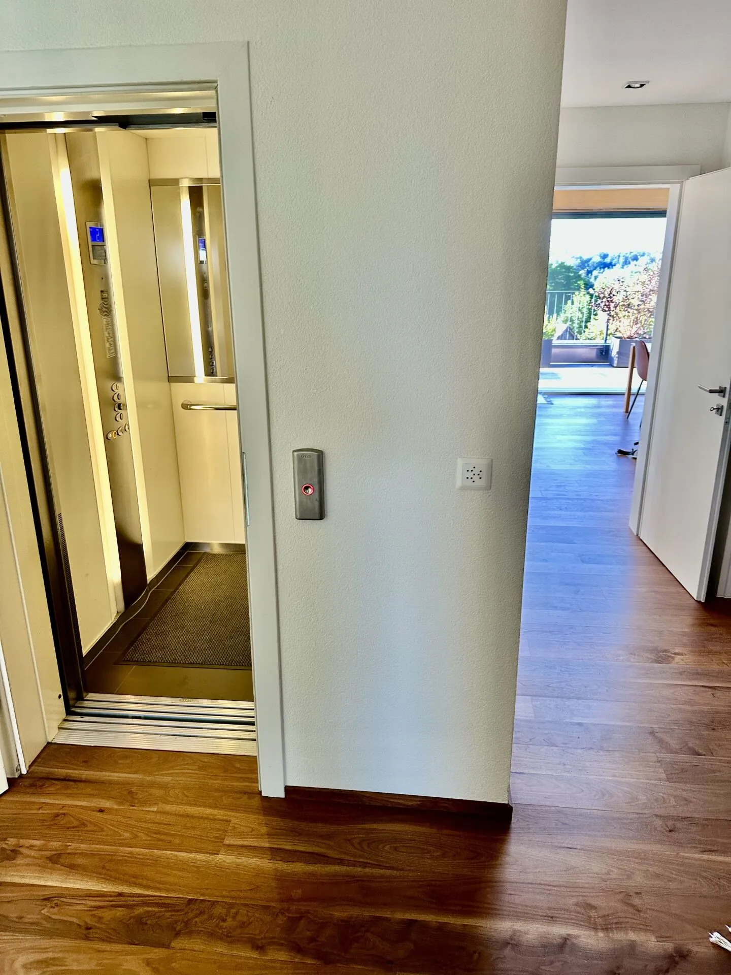 Stilvolle 5.5-Zimmer-Attikawohnung mit Weitsicht in bester Lage in der Steueroase - Foto 21 von 23