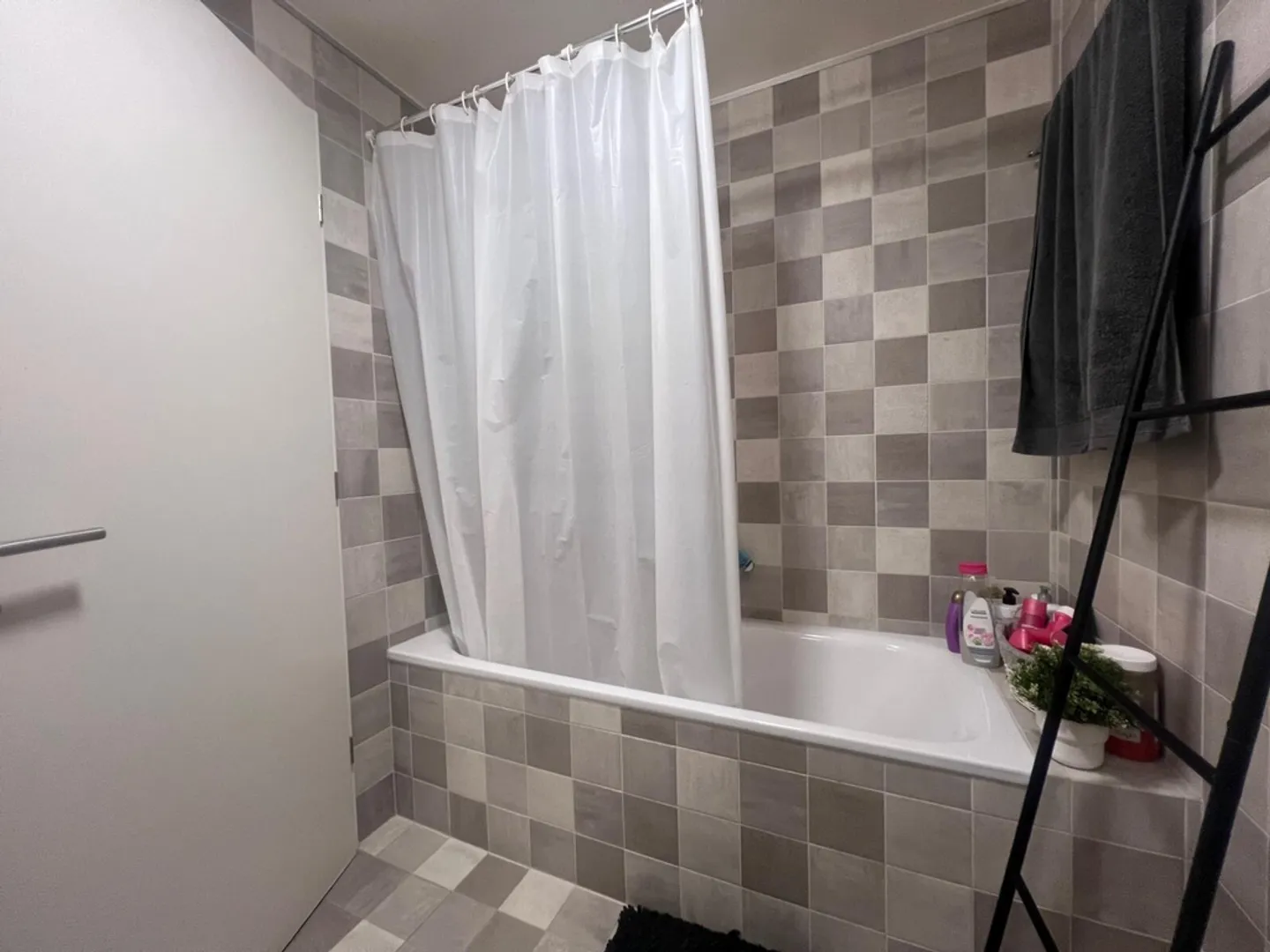 «Zu mieten sind 3,5 Zimmer im ersten Stock zu vermieten» - Foto 6 von 6