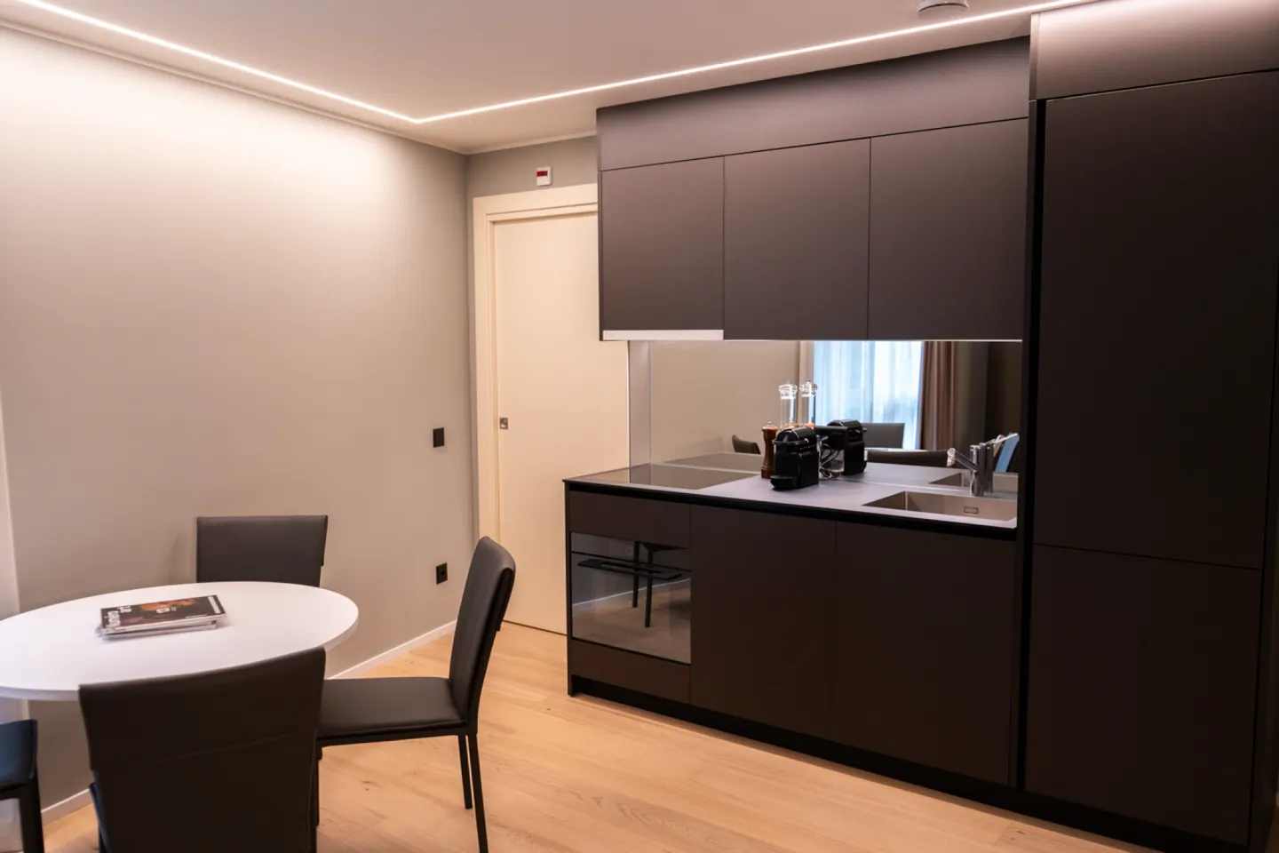 Middle Corner Suite - Foto 3 di 17