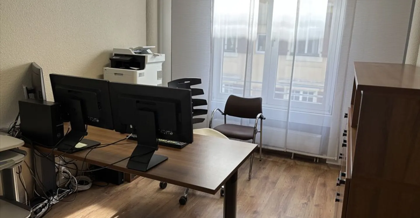 Office space for rent - Photo 1 of 5