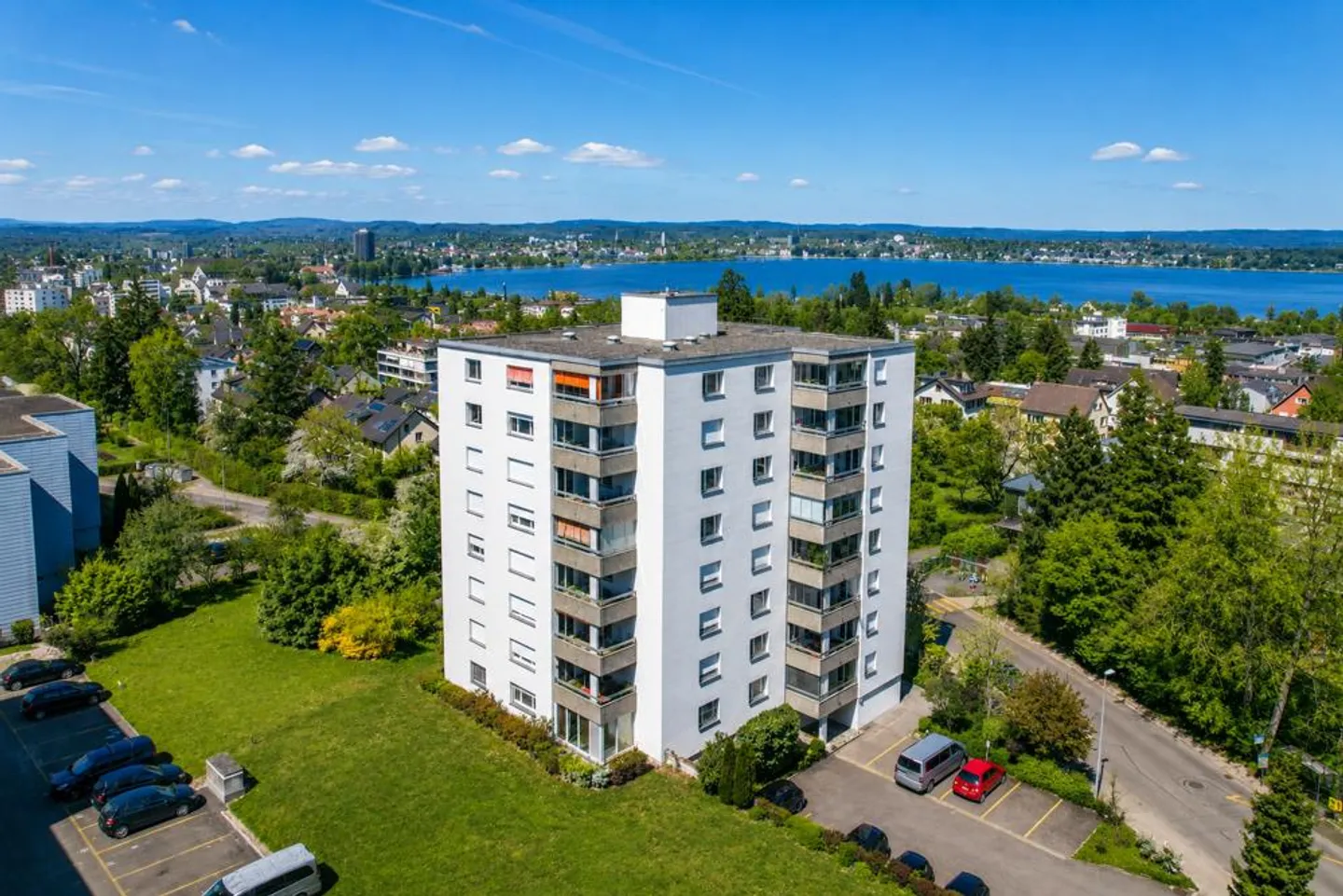 Above the rooftops of Kreuzlingen with unobstructed lake view - Photo 2 of 8