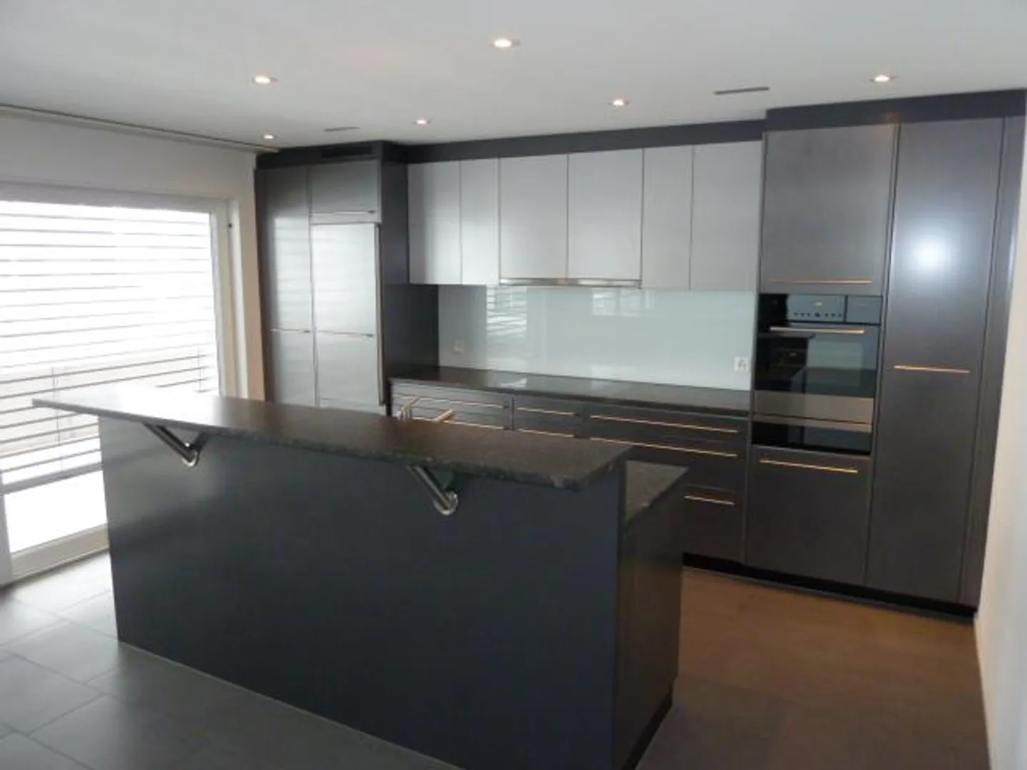Elevated 4.5-room apartment on the ground floor - Photo 3 of 12