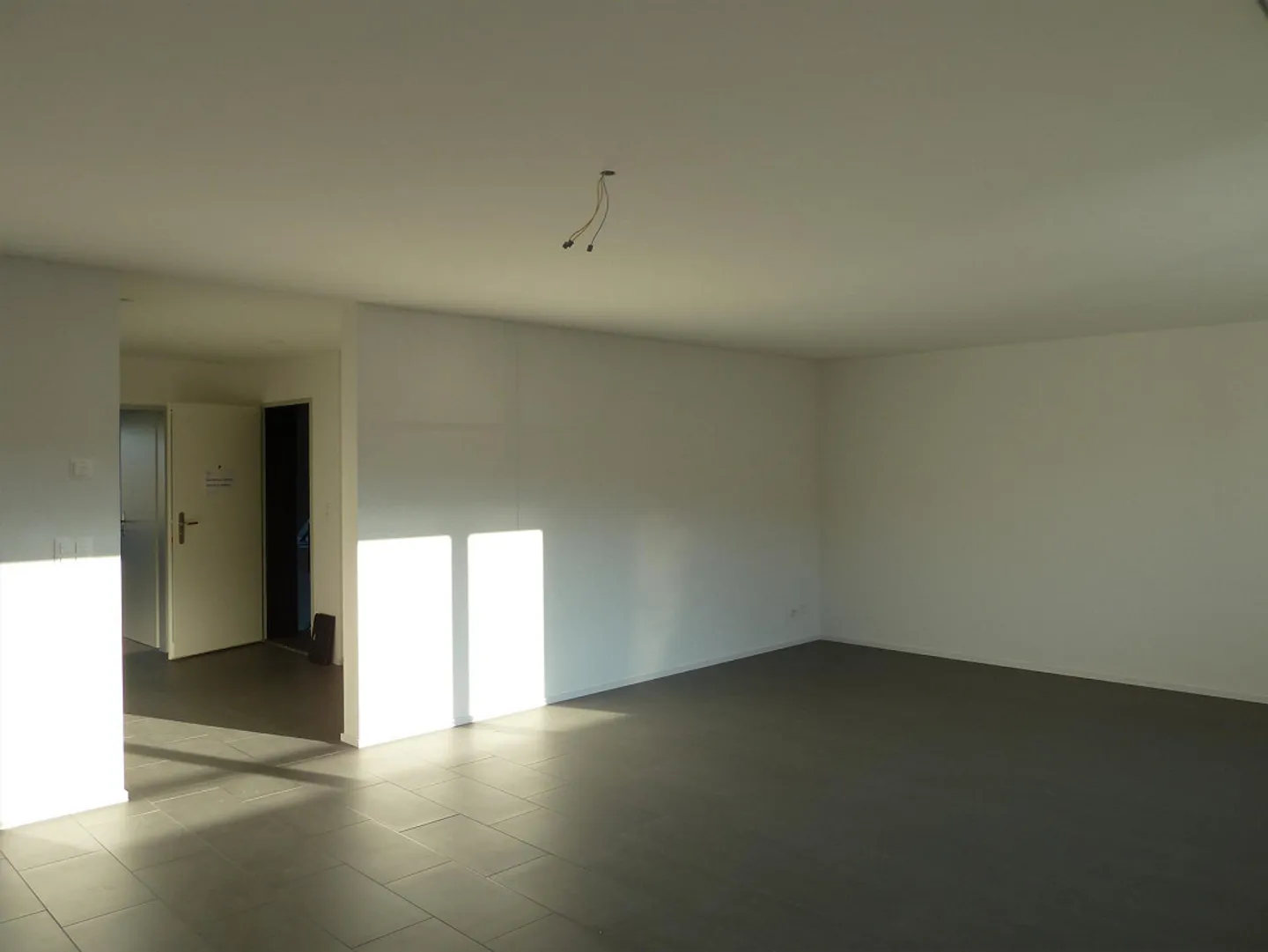 Elevated 4.5-room apartment on the ground floor - Photo 4 of 12