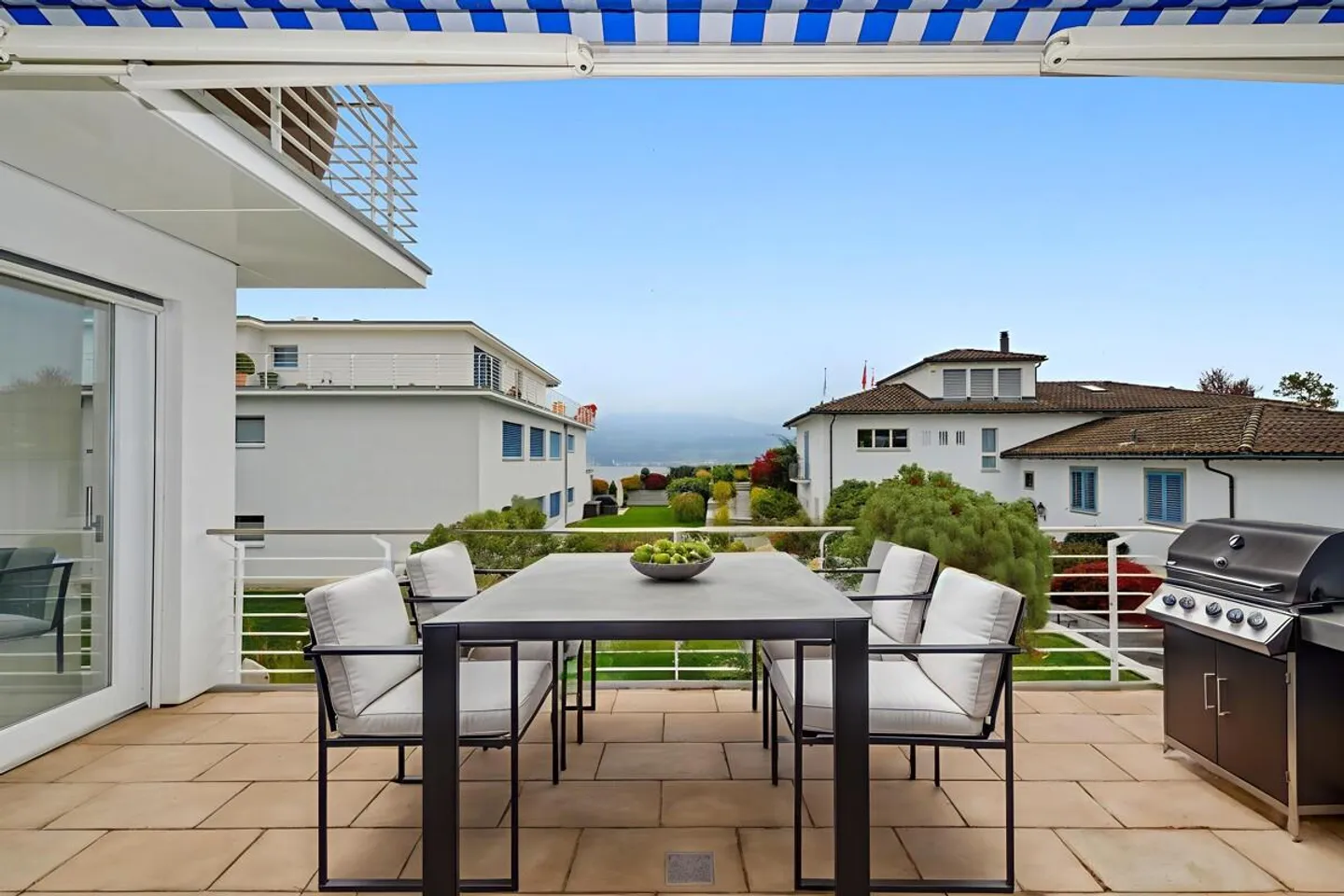 Appartamento 4.5 locali con terrazza e vista lago a Uerikon - Foto 1 di 5