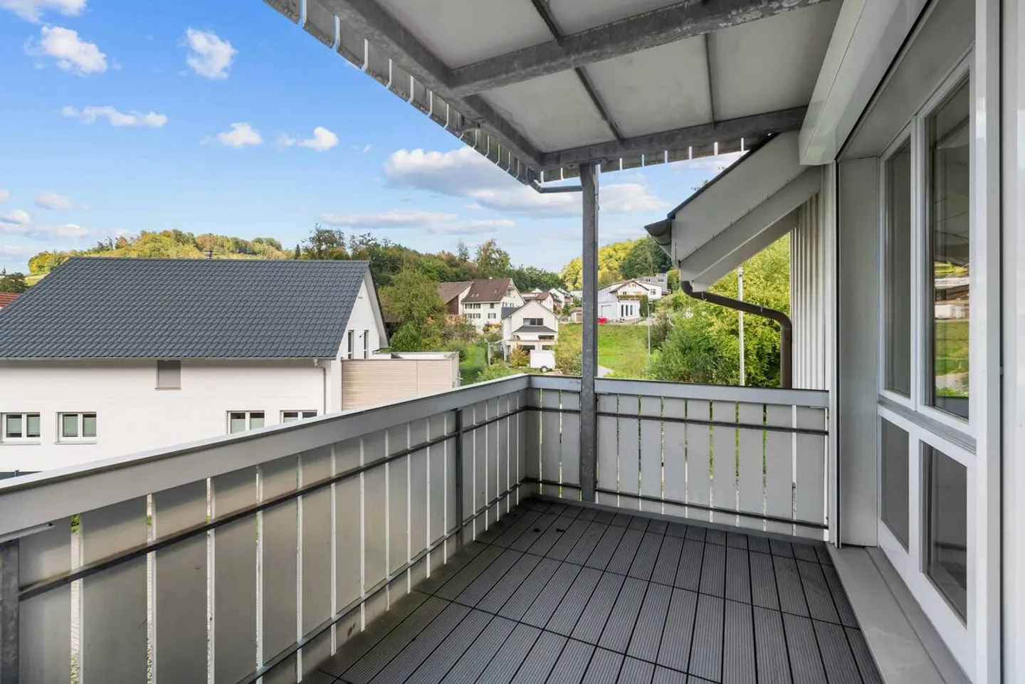 Light-flooded maisonette apartment in idyllic location with balcony! - Photo 1 of 9