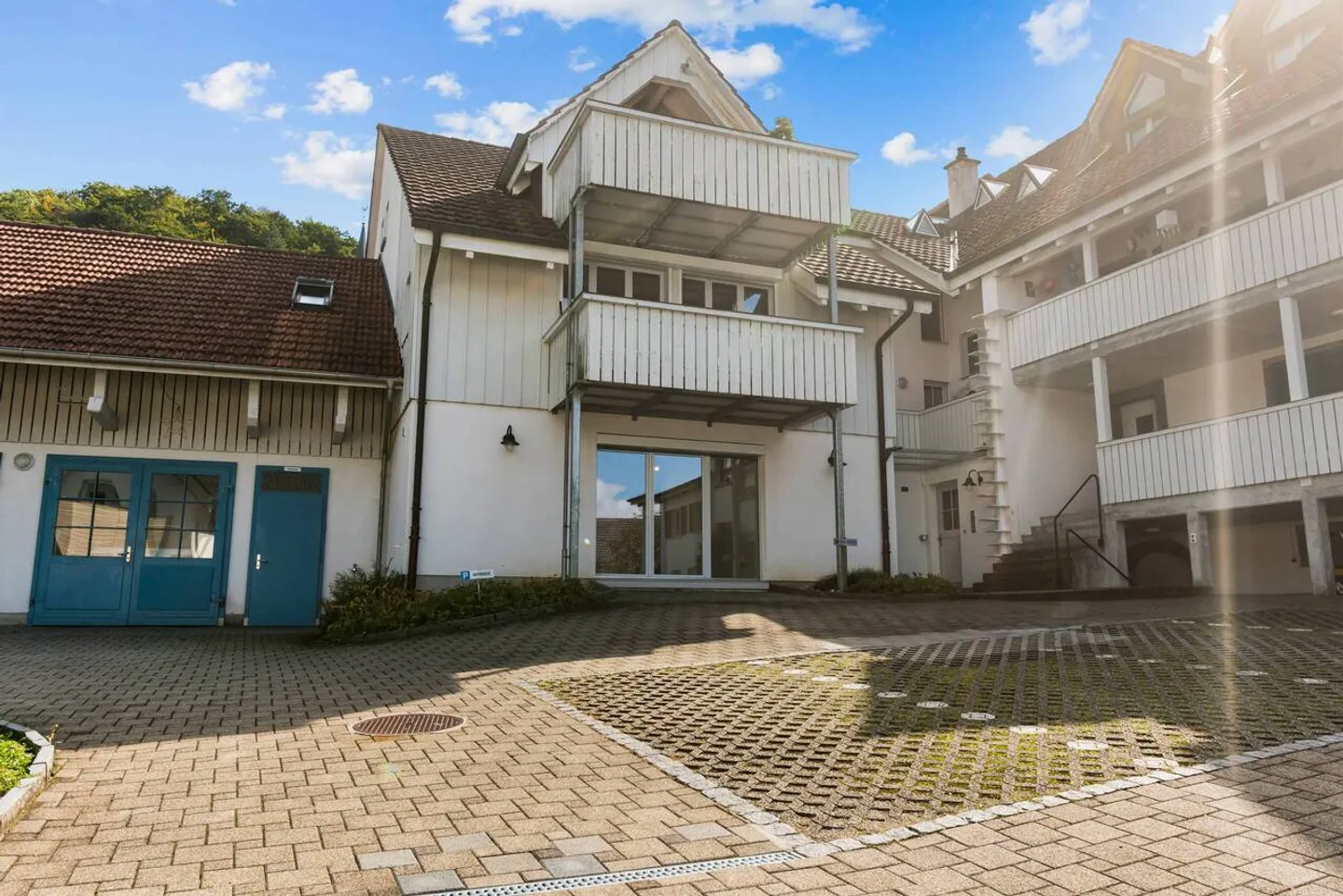 Light-flooded maisonette apartment in idyllic location with balcony! - Photo 8 of 9