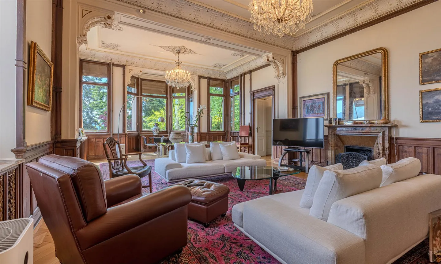 Beautiful villa with 14.5 rooms and breathtaking views in Porza - Photo 4 of 9