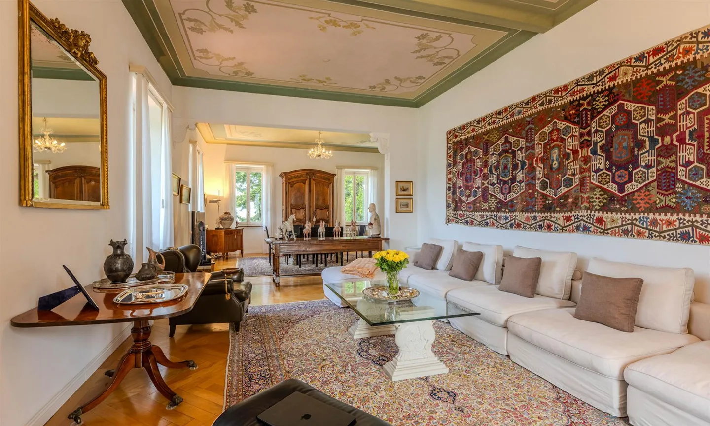 Beautiful villa with 14.5 rooms and breathtaking views in Porza - Photo 6 of 9