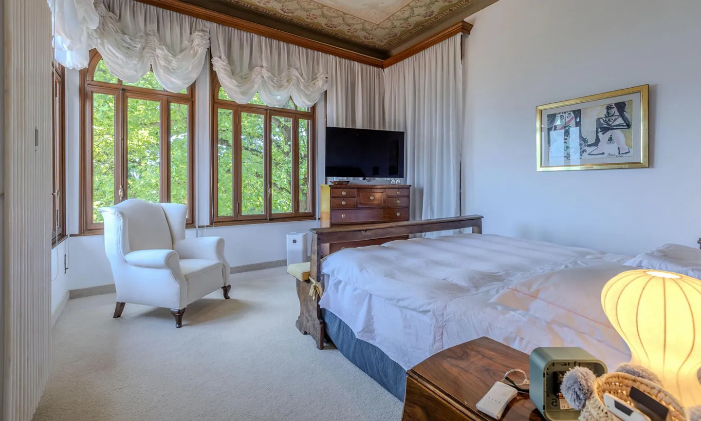 Beautiful villa with 14.5 rooms and breathtaking views in Porza - Photo 7 of 9