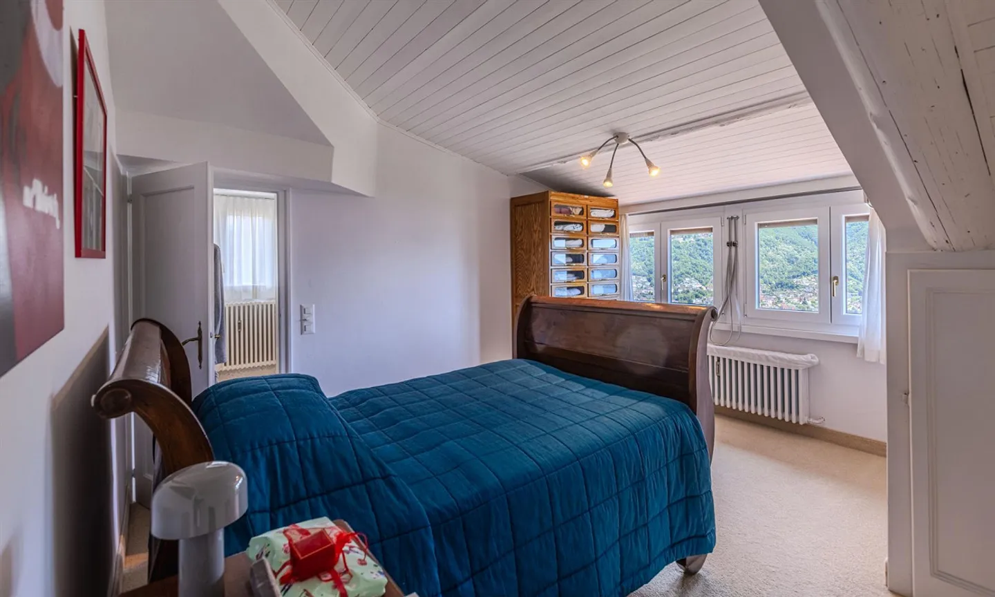 Beautiful villa with 14.5 rooms and breathtaking views in Porza - Photo 8 of 9