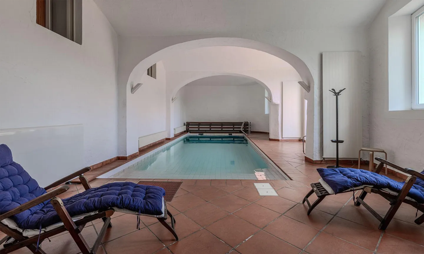 Beautiful villa with 14.5 rooms and breathtaking views in Porza - Photo 9 of 9