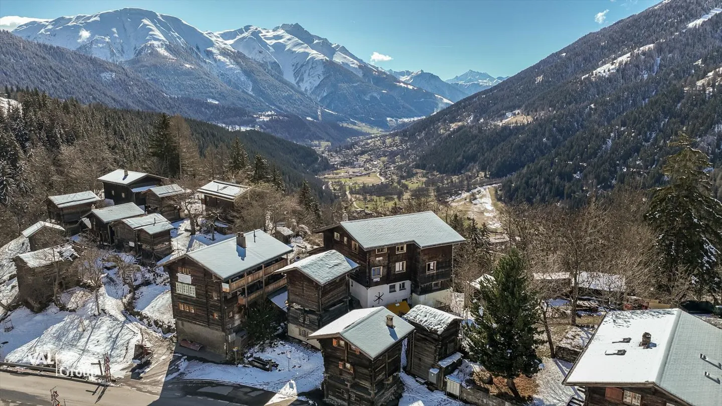 Renovation project in idyllic location: Dream apartments with mountain view - Photo 4 of 8