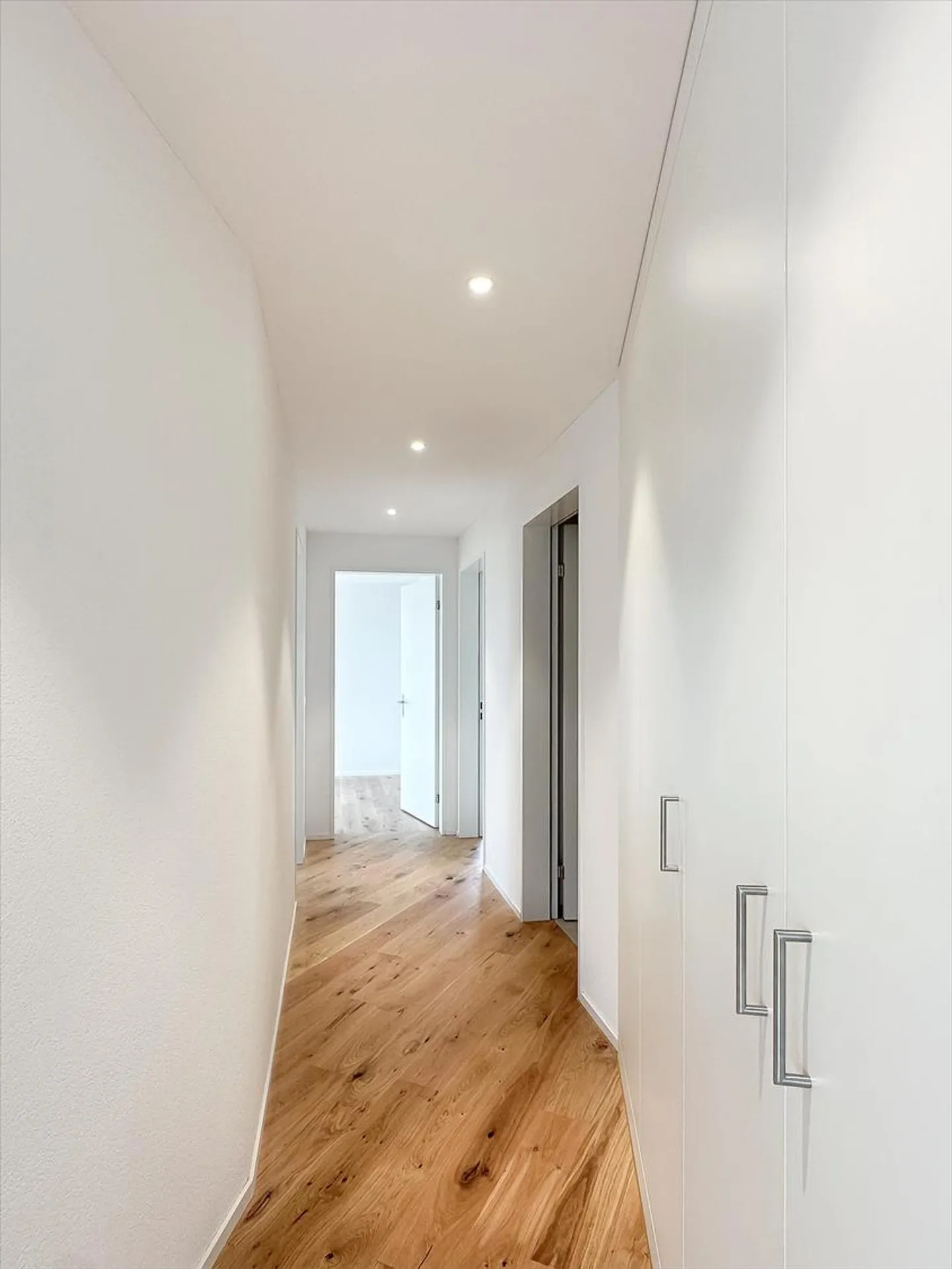 High-quality and modern apartment in a quiet neighborhood! - Photo 6 of 6