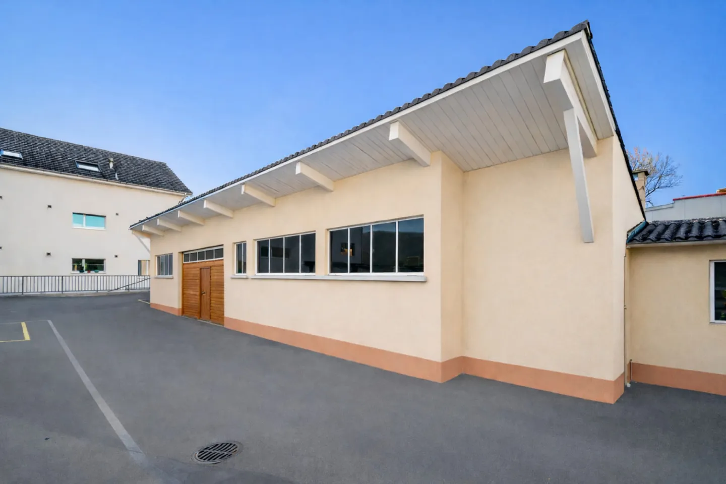 Spazio professionale 120 m² - ideale per officina automobilistica o pneumatici - Foto 3 di 3