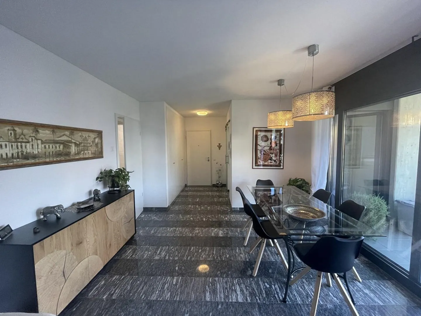 ELEGANTE APPARTAMENTO 4.5 ALL'ULTIMO PIANO CON DUE POSTEGGI - Photo 2 sur 13