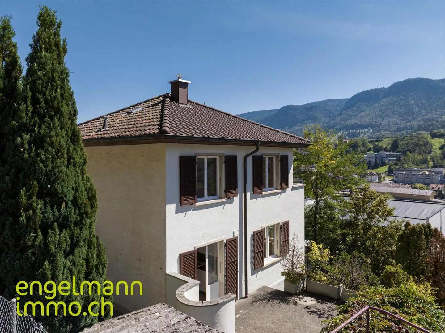 Maison familiale de 5.5 pièces avec magnifique vue dégagée / 5.5-Zimmer Einfamilienhaus mit Weitsicht - Photo 2 sur 13