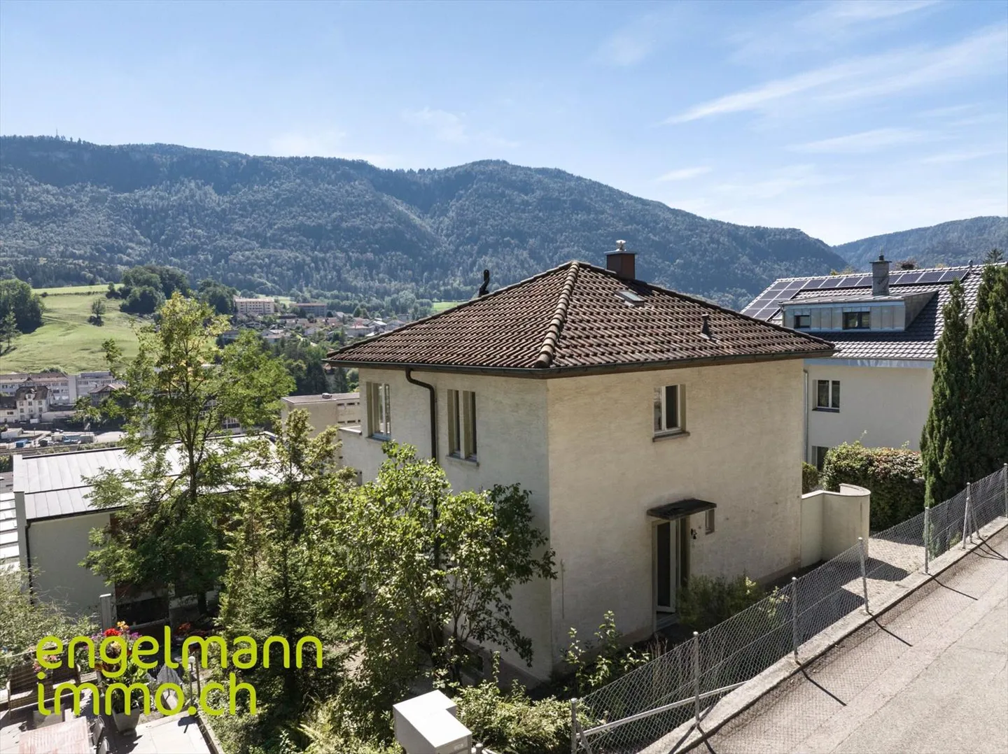 Maison familiale de 5.5 pièces avec magnifique vue dégagée / 5.5-Zimmer Einfamilienhaus mit Weitsicht - Photo 5 sur 13