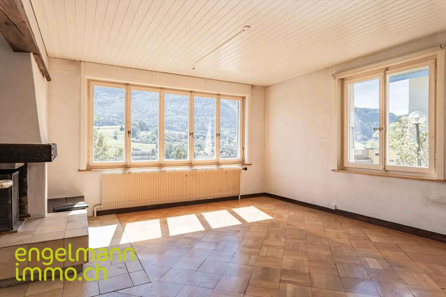 Maison familiale de 5.5 pièces avec magnifique vue dégagée / 5.5-Zimmer Einfamilienhaus mit Weitsicht - Photo 6 sur 13