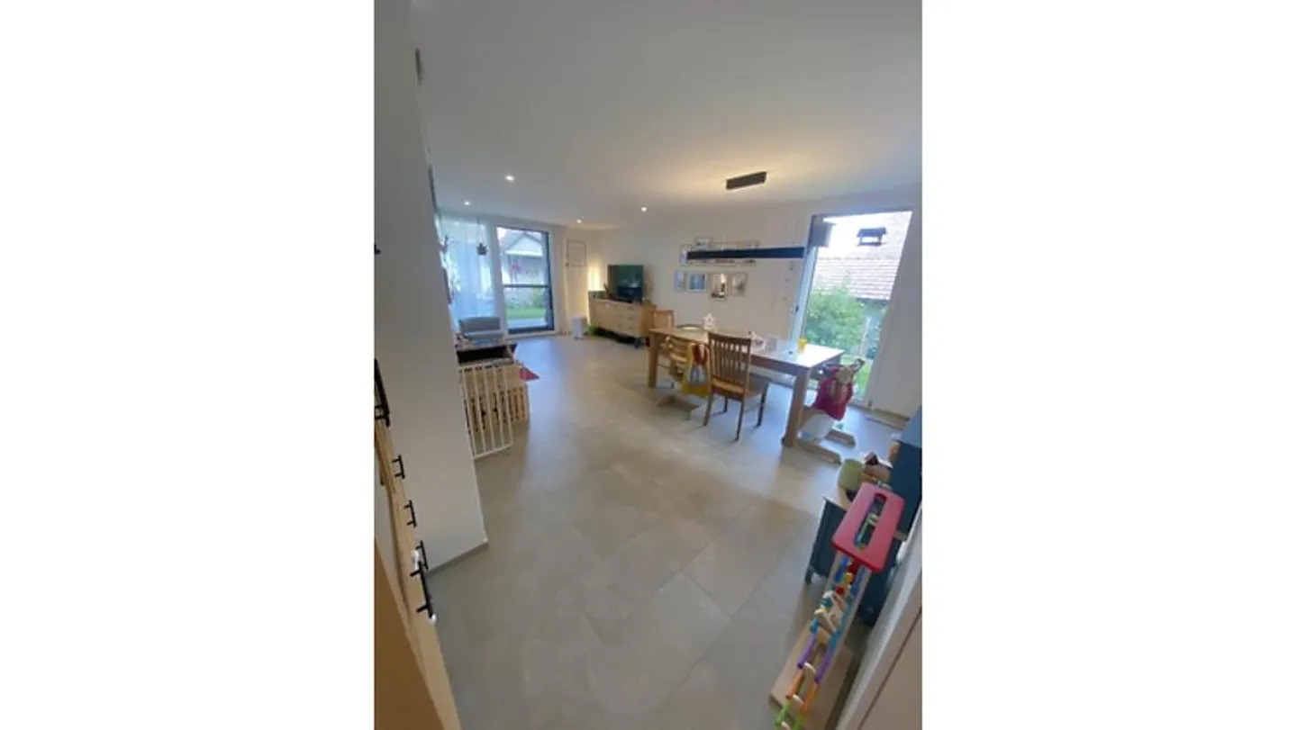 MAISON 5½ CHAMBRES DANS UN VILLAGE (ZH), MEUBLÉE, TEMPORAIRE - Photo 1 sur 10