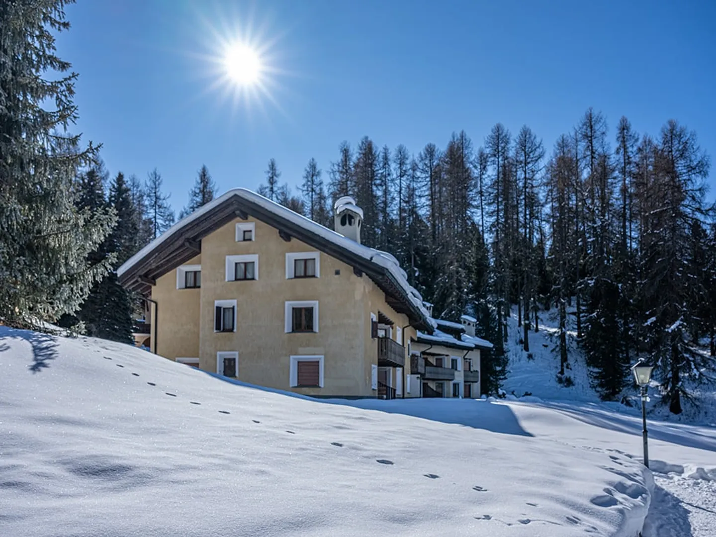 Cozy 2.5-room apartment with fireplace in Silvaplana-Surlej - Photo 1 of 7