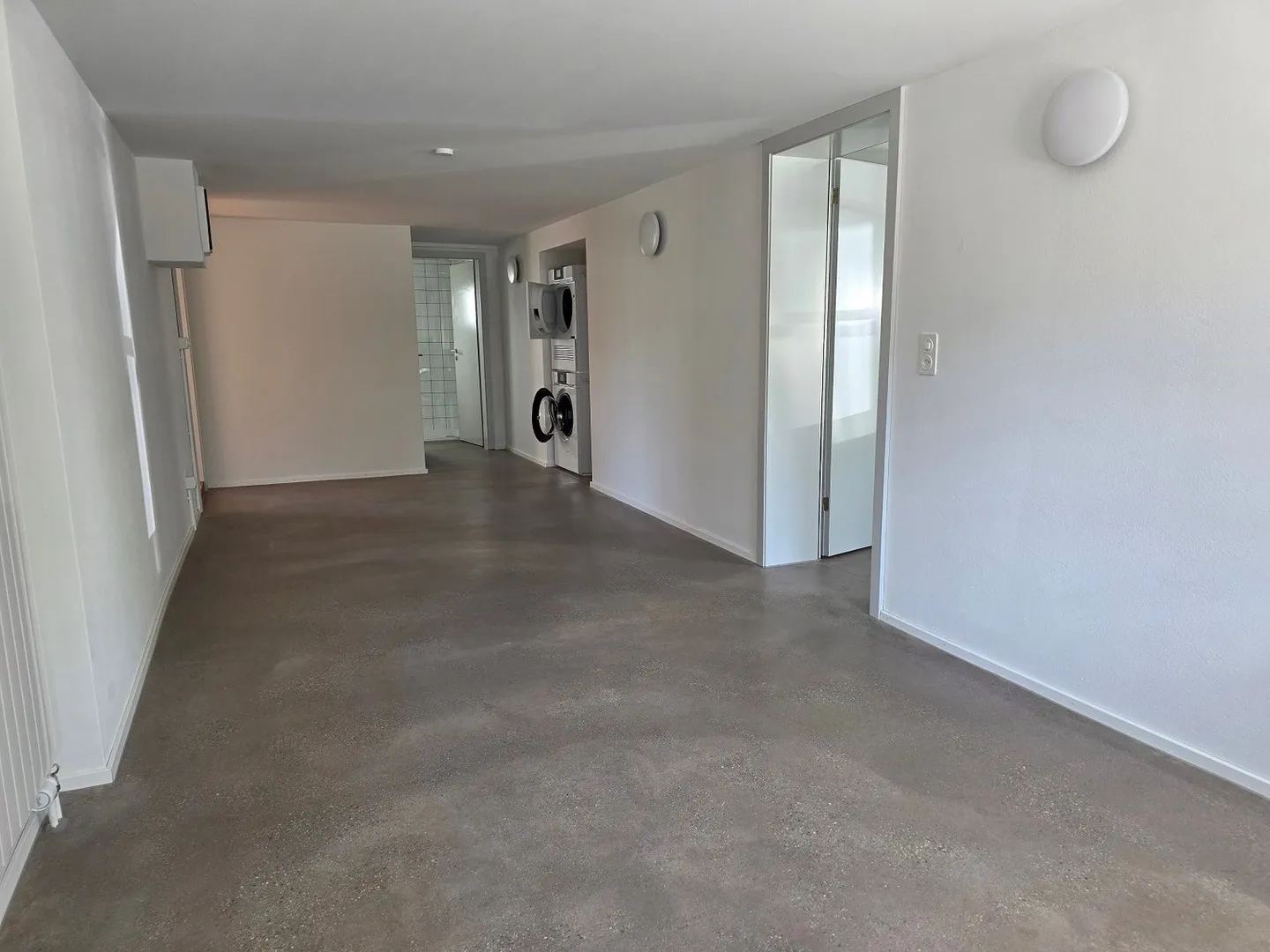First occupancy unique 2.5-room apartment after renovation - Photo 4 of 7