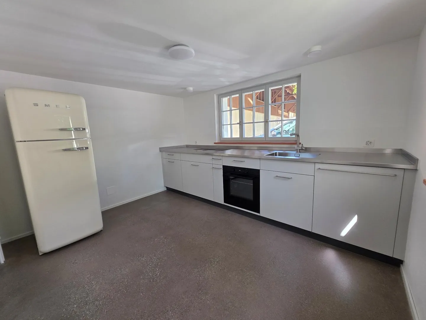 First occupancy unique 2.5-room apartment after renovation - Photo 6 of 7