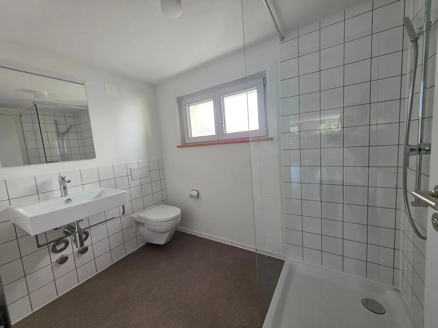 First occupancy unique 2.5-room apartment after renovation - Photo 5 of 7