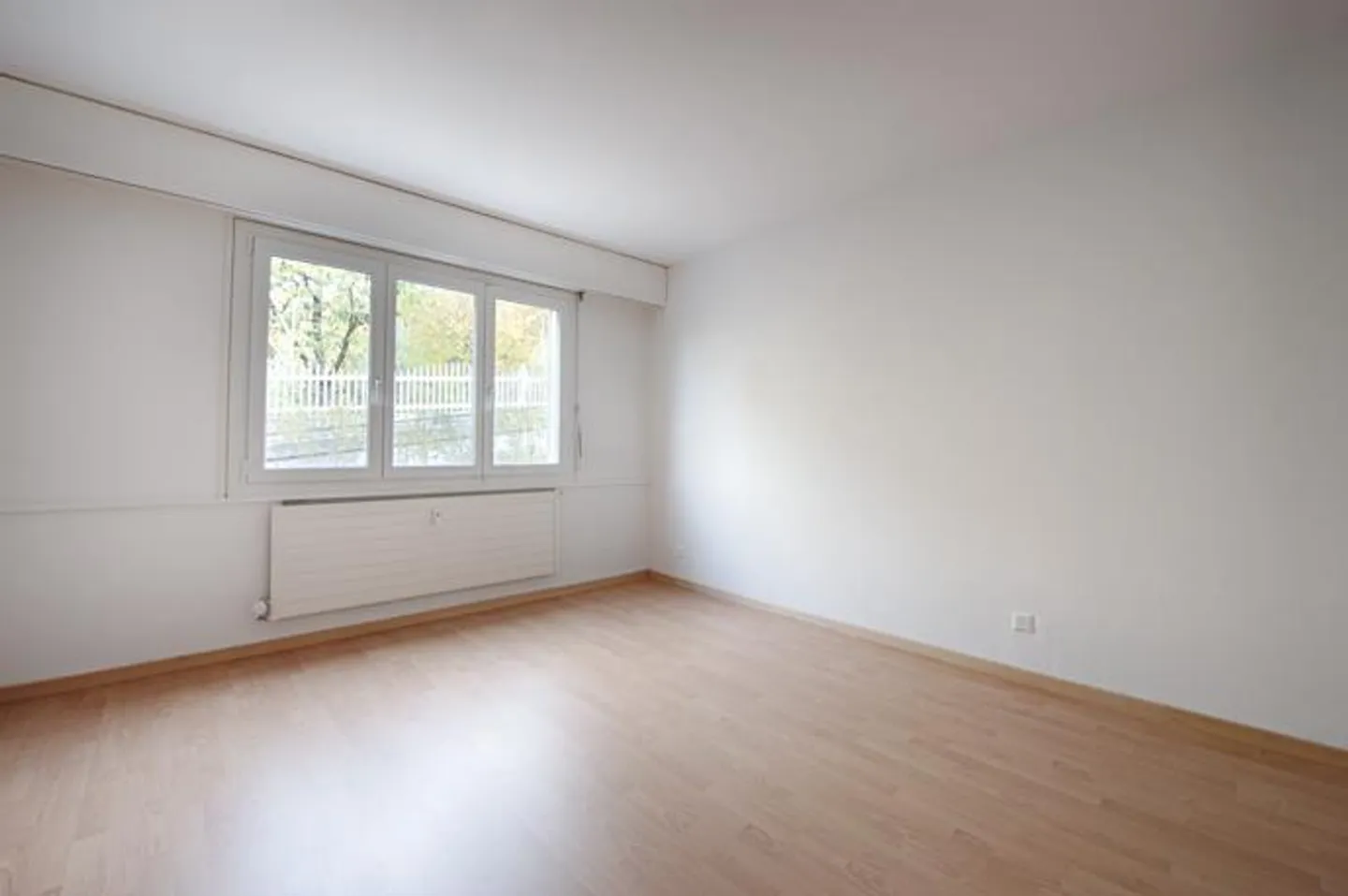 Zona residenziale tranquilla sopra i tetti della città - Foto 6 di 9