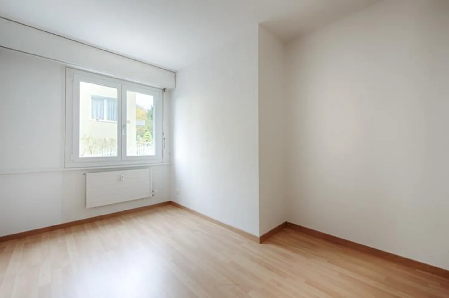 Zona residenziale tranquilla sopra i tetti della città - Foto 7 di 9
