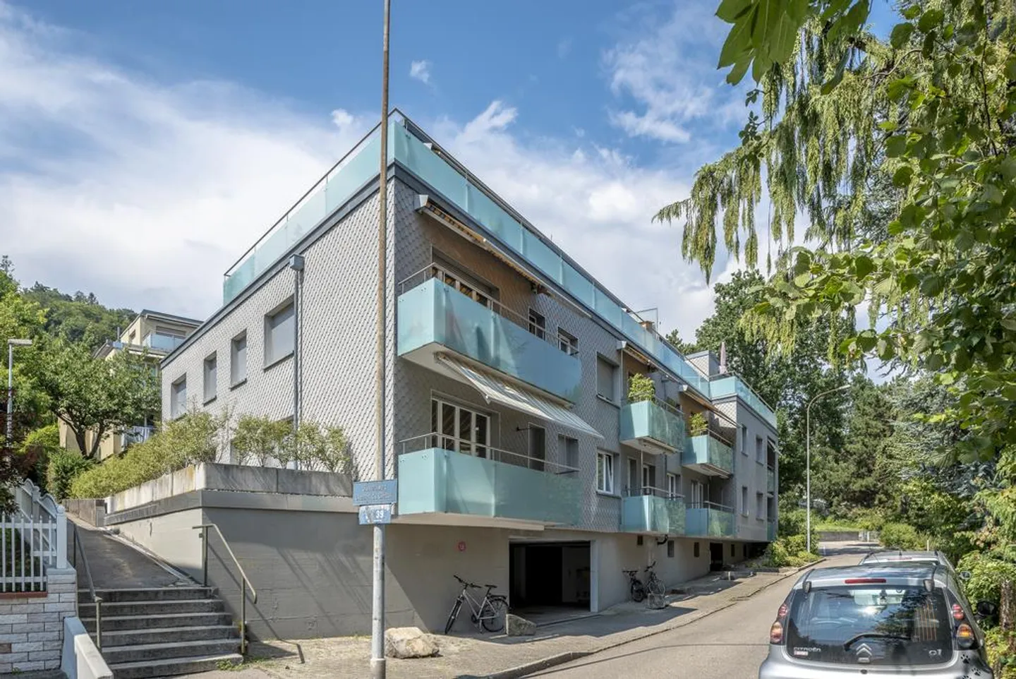 Zona residenziale tranquilla sopra i tetti della città - Foto 1 di 9
