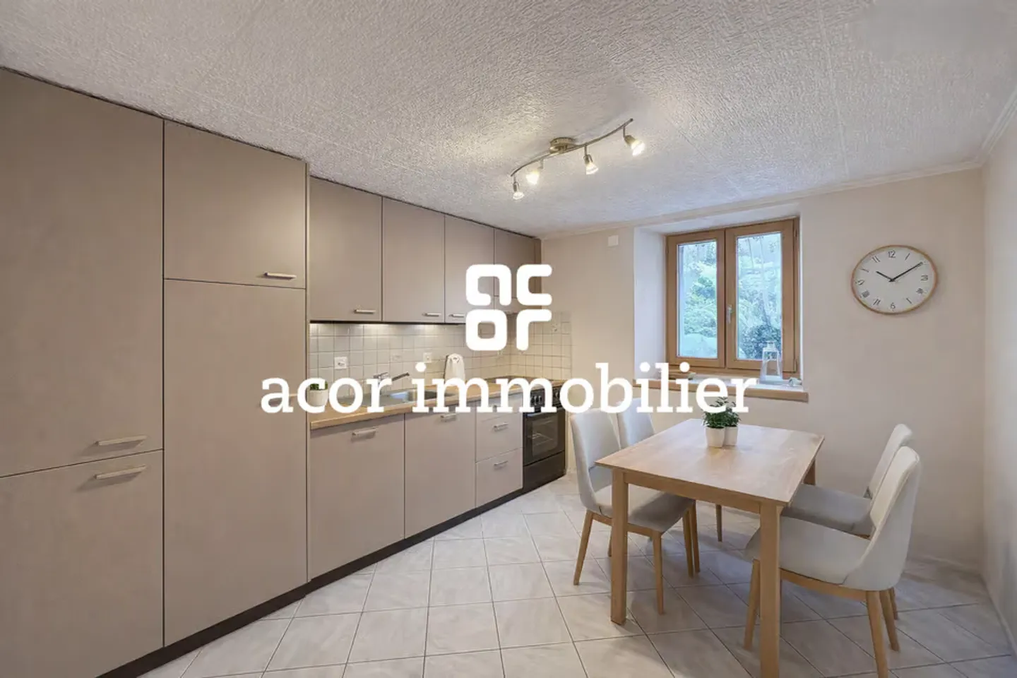 2.5 room apartment with potential in Grône! - Photo 2 of 4