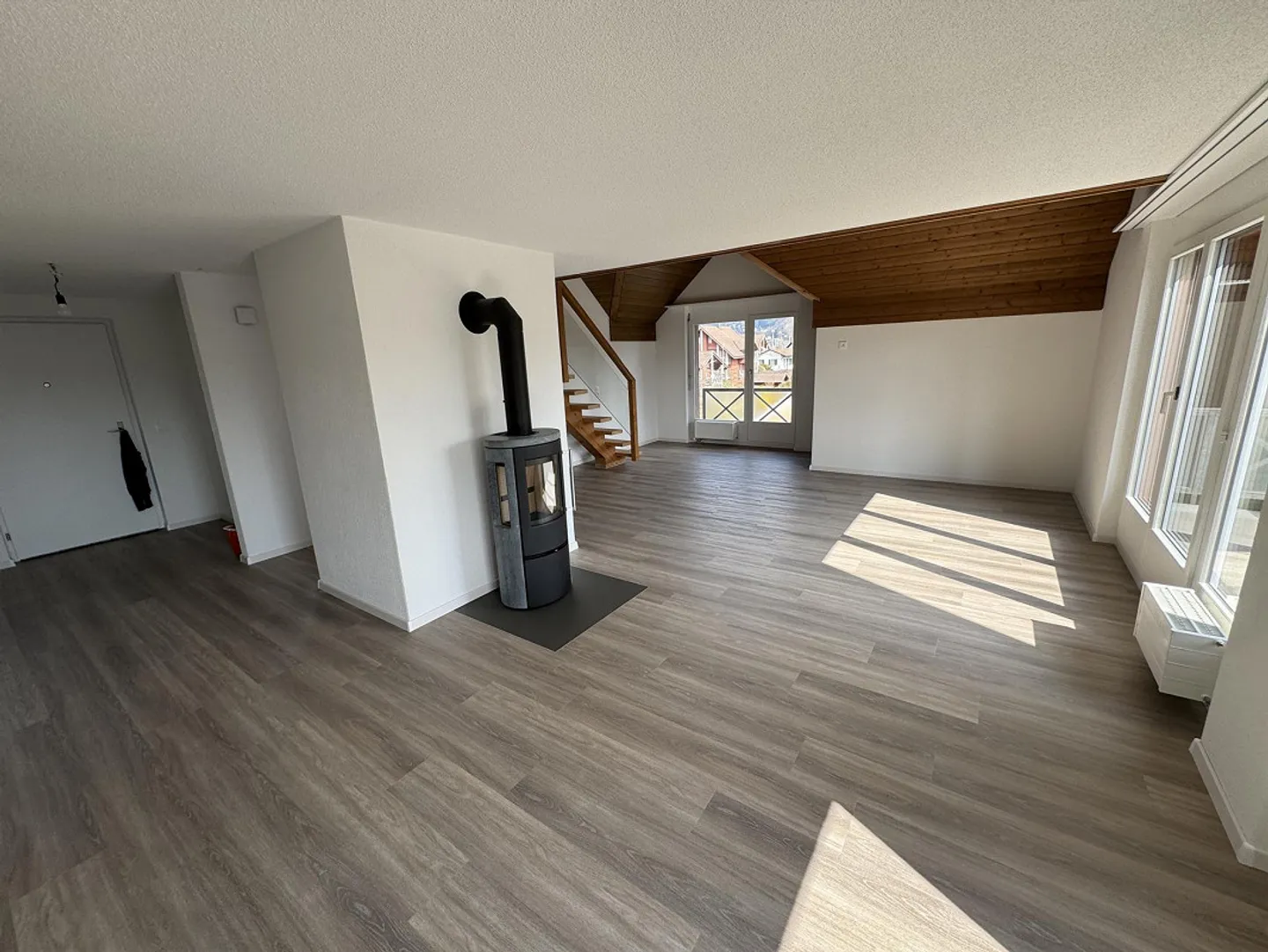 Appartamento mansardato ristrutturato di 2½ locali disponibile subito a Thun - Foto 1 di 5