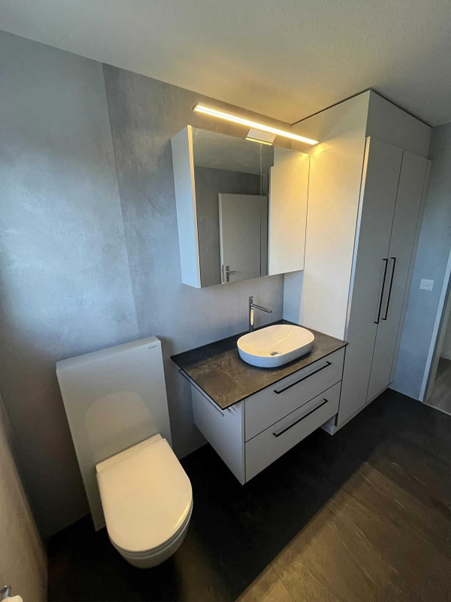 Appartamento mansardato ristrutturato di 2½ locali disponibile subito a Thun - Foto 4 di 5