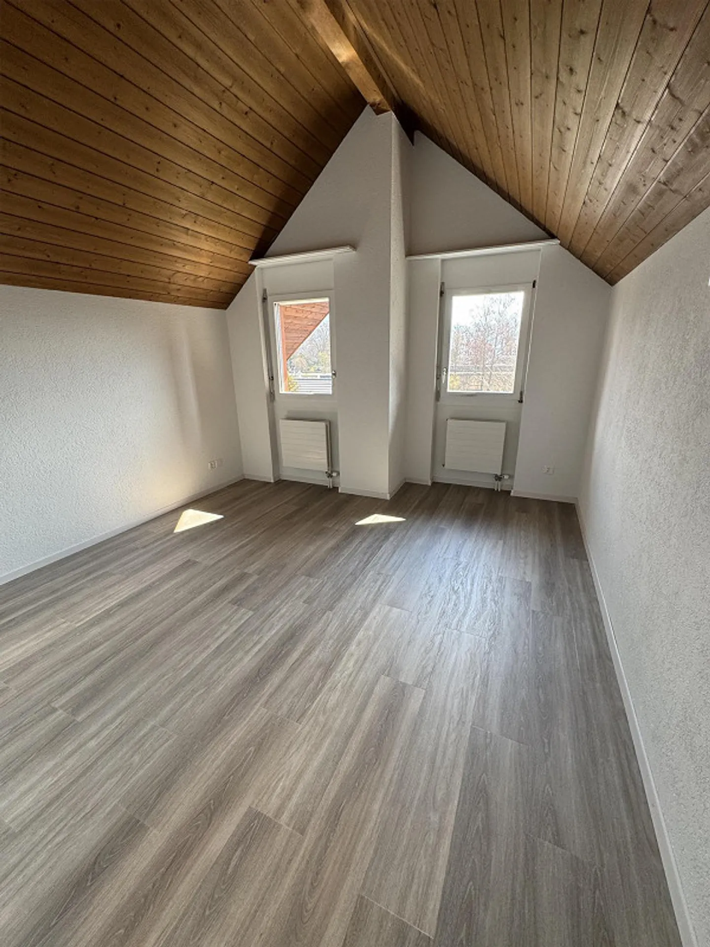 Appartamento mansardato ristrutturato di 2½ locali disponibile subito a Thun - Foto 5 di 5