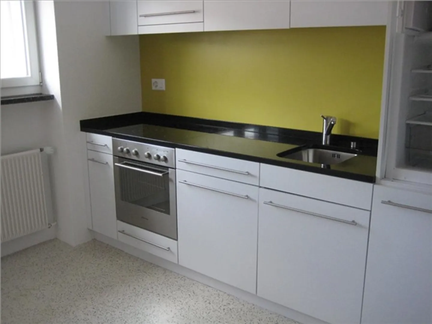 Perfect for students or singles! - Photo 5 of 7