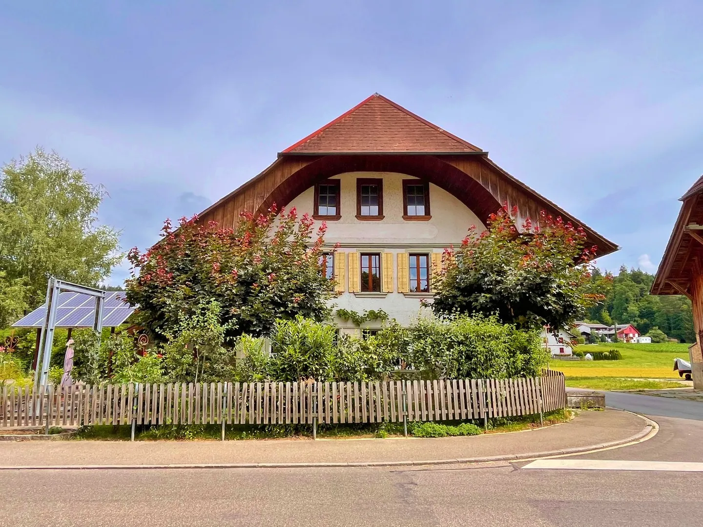 grosses Wohnhaus / eh. Restaurant mit Spycher - Foto 1 von 27