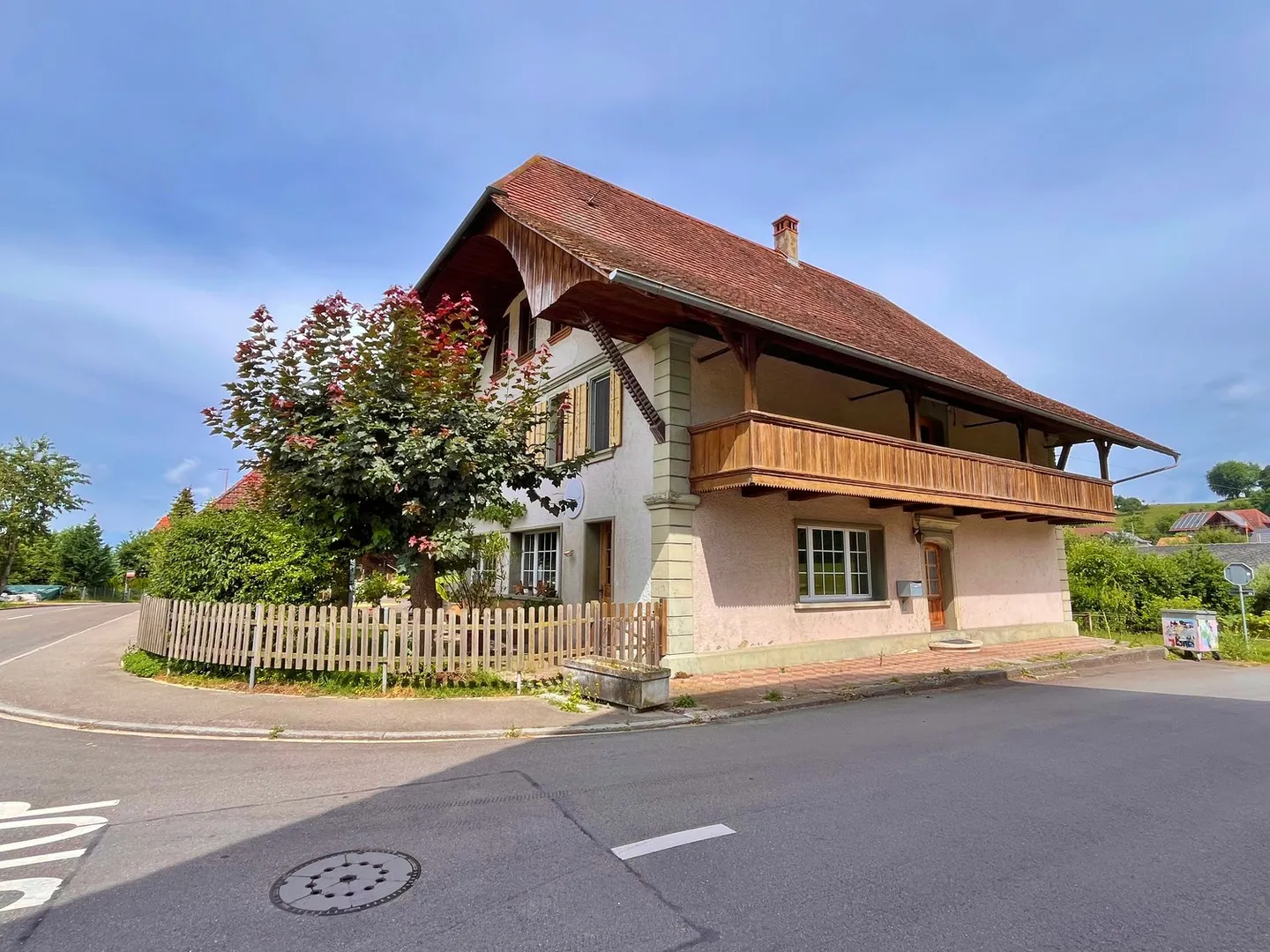 grosses Wohnhaus / eh. Restaurant mit Spycher - Foto 2 von 27