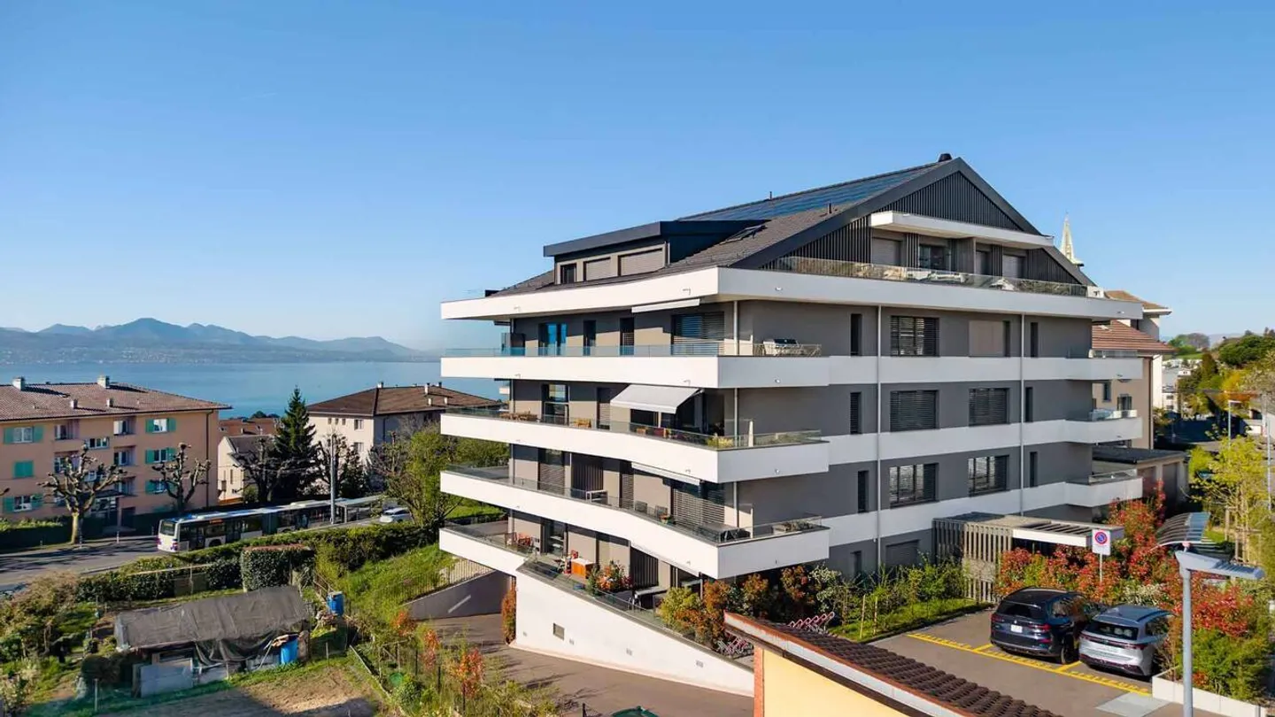 Prestigious residence in Pully with panoramic view of the lake and mountains - Photo 1 of 13