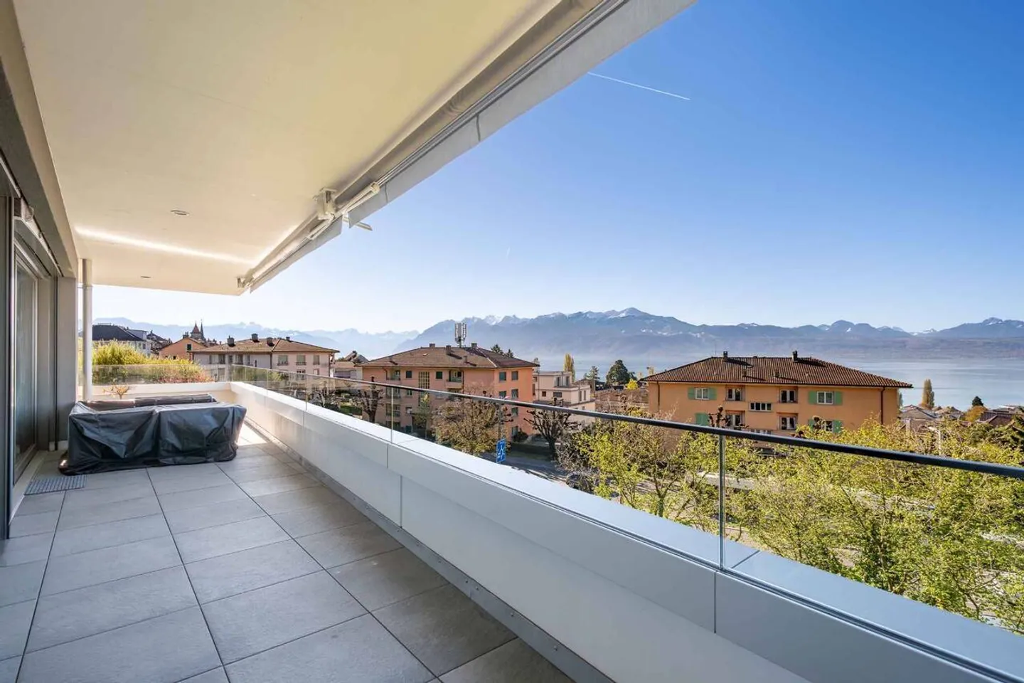 Prestigious residence in Pully with panoramic view of the lake and mountains - Photo 3 of 13