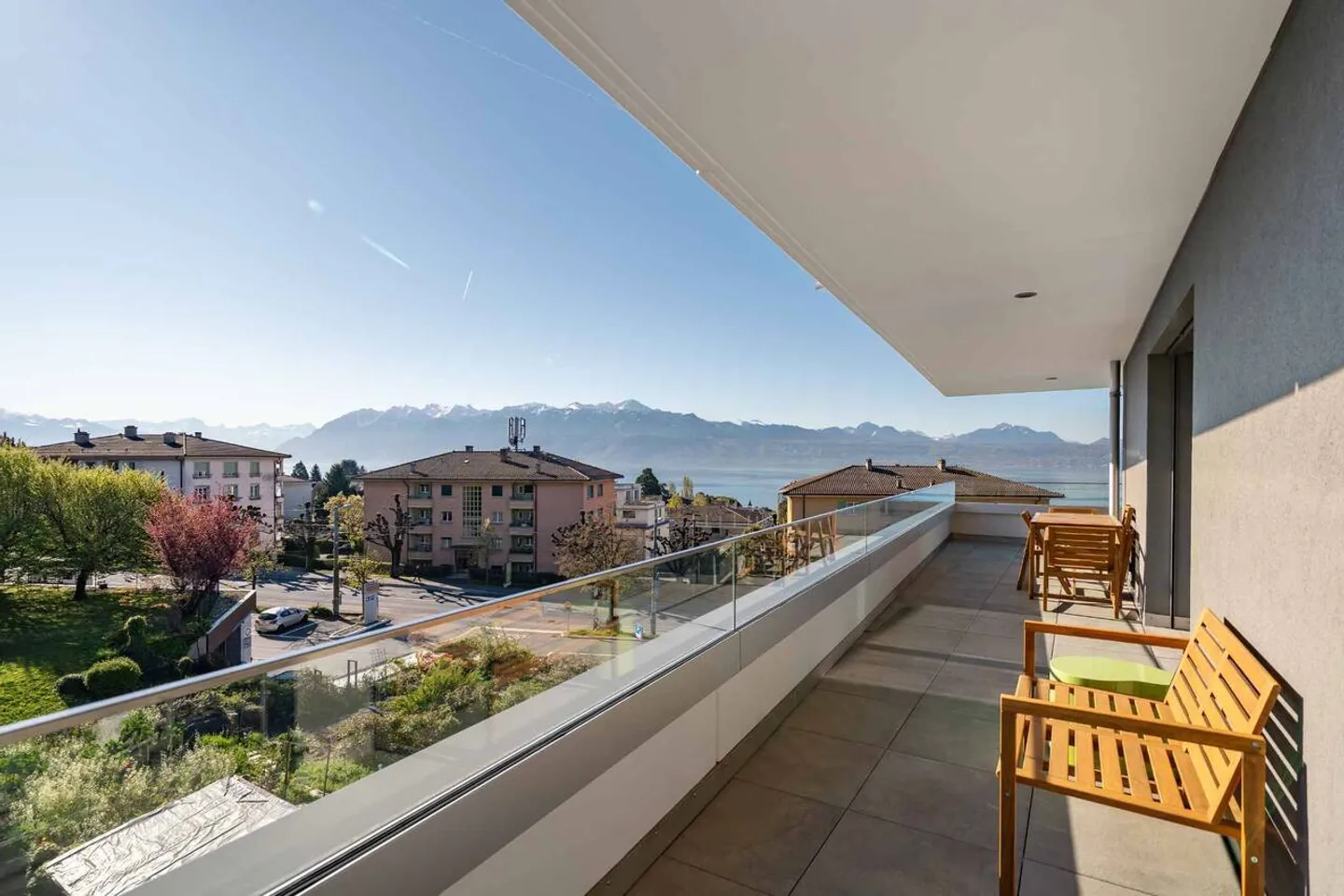 Prestigious residence in Pully with panoramic view of the lake and mountains - Photo 4 of 13