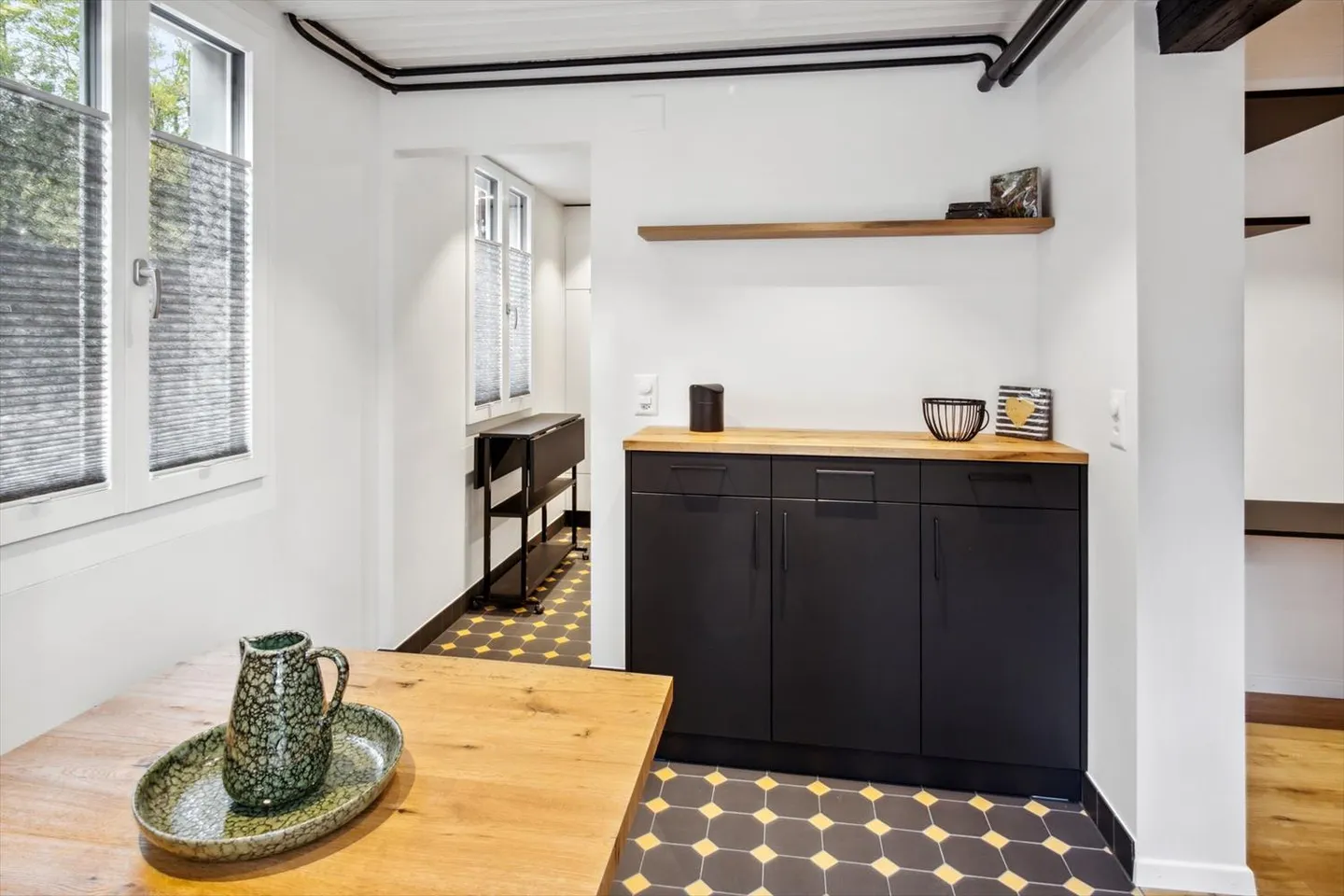 Furnished 2.5-room apartment on the ground floor - Photo 3 of 10