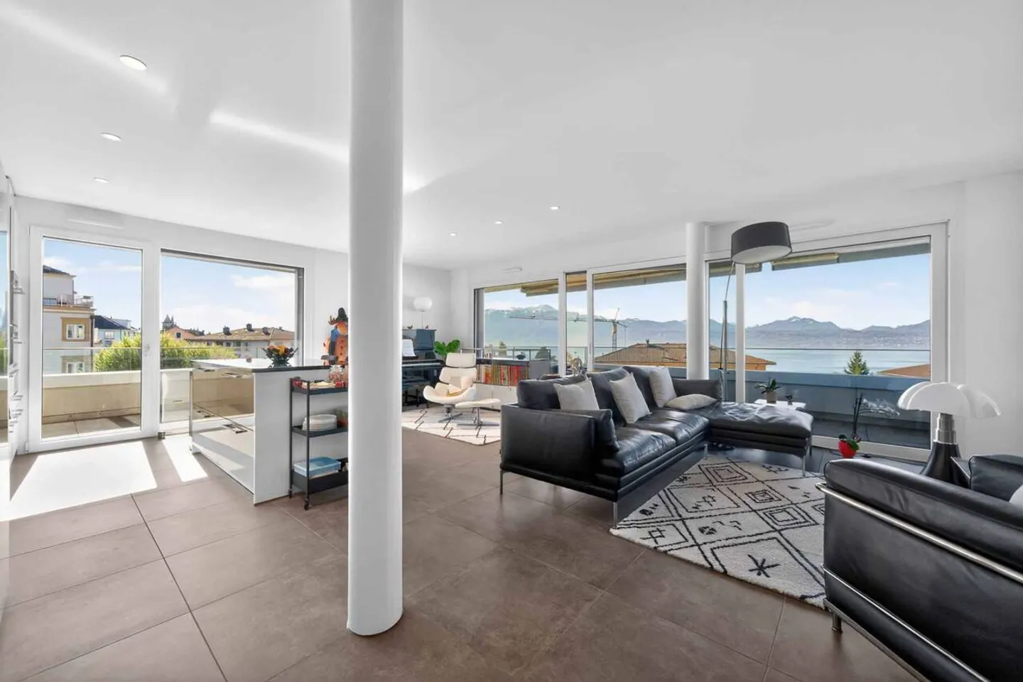 Prestigious residence in Pully with panoramic view of the lake and mountains - Photo 6 of 13