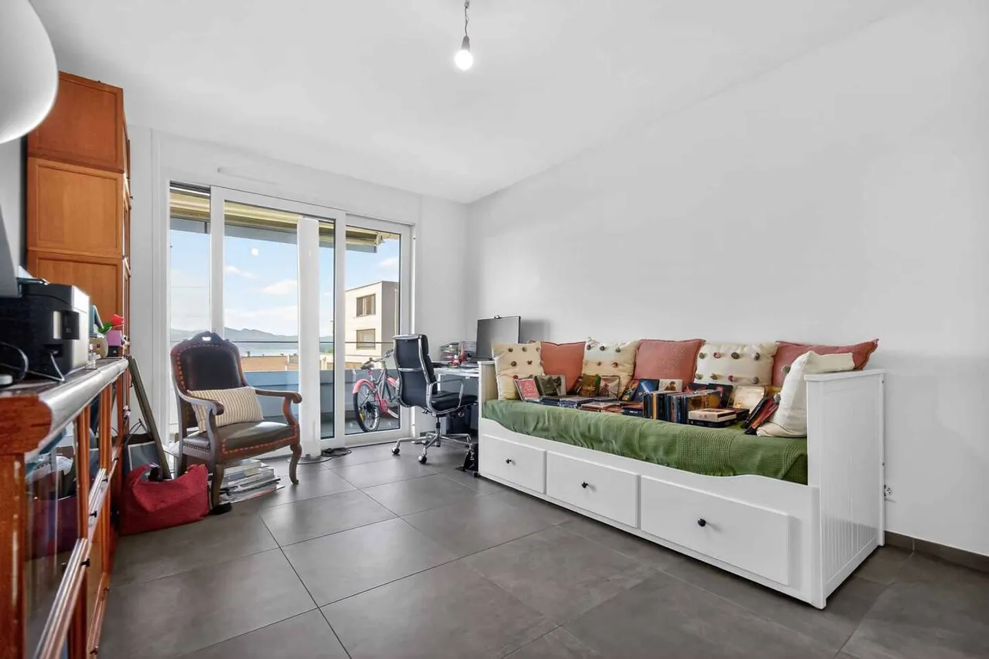 Prestigious residence in Pully with panoramic view of the lake and mountains - Photo 10 of 13