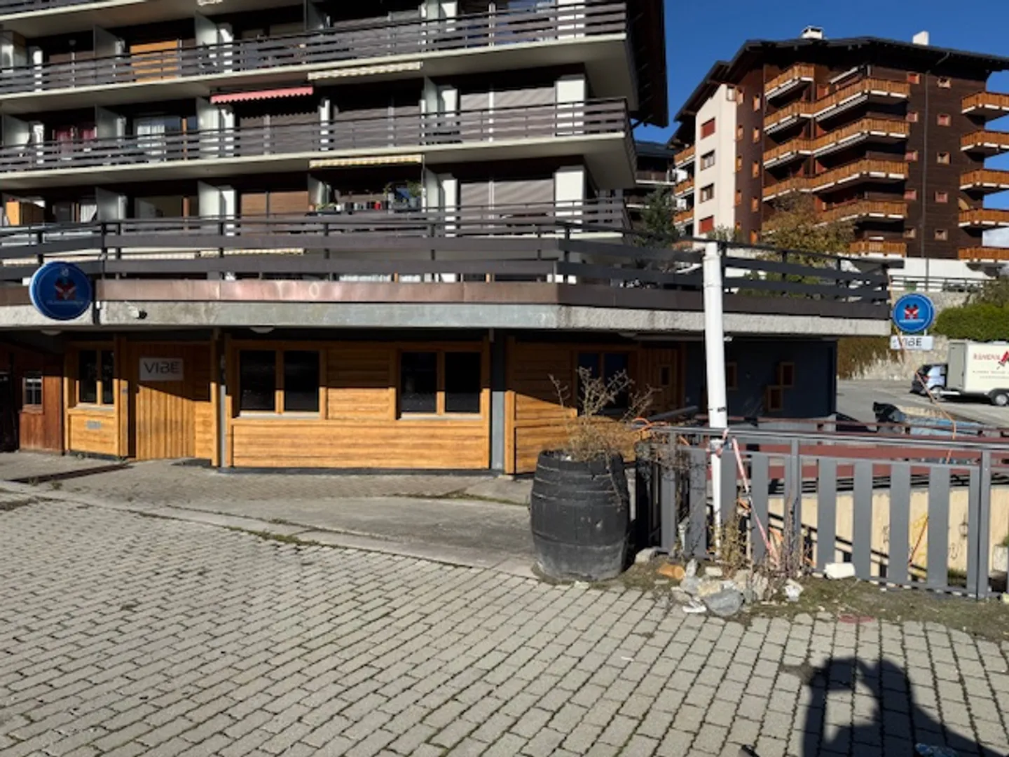 Haute-Nendaz, commercial space with terrace in the center of the resort - Photo 3 of 5