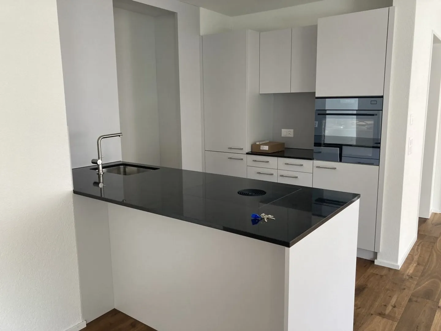 Appartement 2.5 pièces presque neuf dans un bon emplacement - Photo 1 sur 7